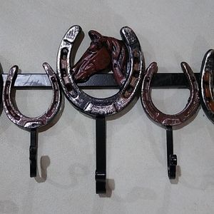 Horse head and shoes wall hooks.